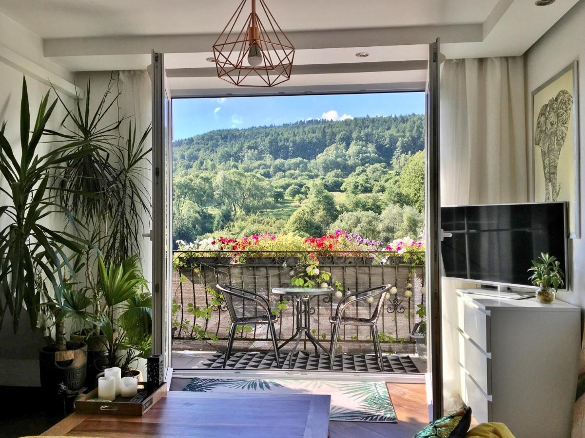 Apartament Dobre Miejsce Ustrzyki Dolne Bagian luar foto